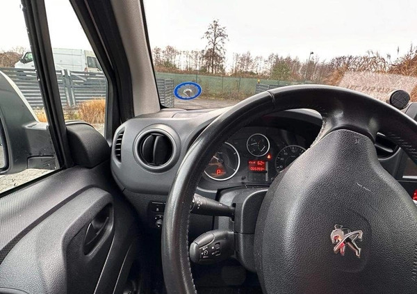 Peugeot Partner cena 35900 przebieg: 66000, rok produkcji 2017 z Lubin małe 79